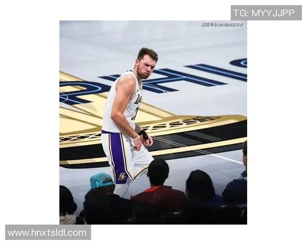 东契奇44+12+6里夫斯21+4+4 NBA杯湖人擒灰熊